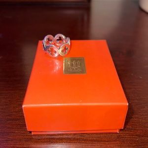*RETIRED* James Avery ring